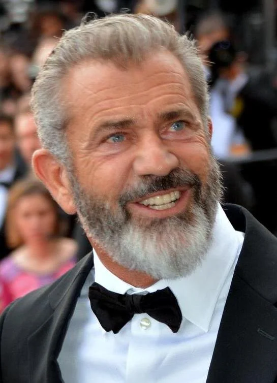 Mel Gibson sonríe en la alfombra roja del Festival de Cannes de 2016.