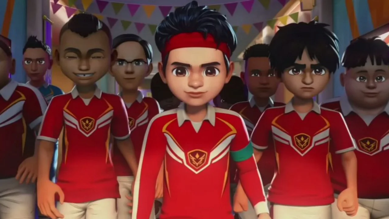 Un grupo de chicos con camisetas rojas se reúne junto a la cancha en Garuda: Dare to Dream.
