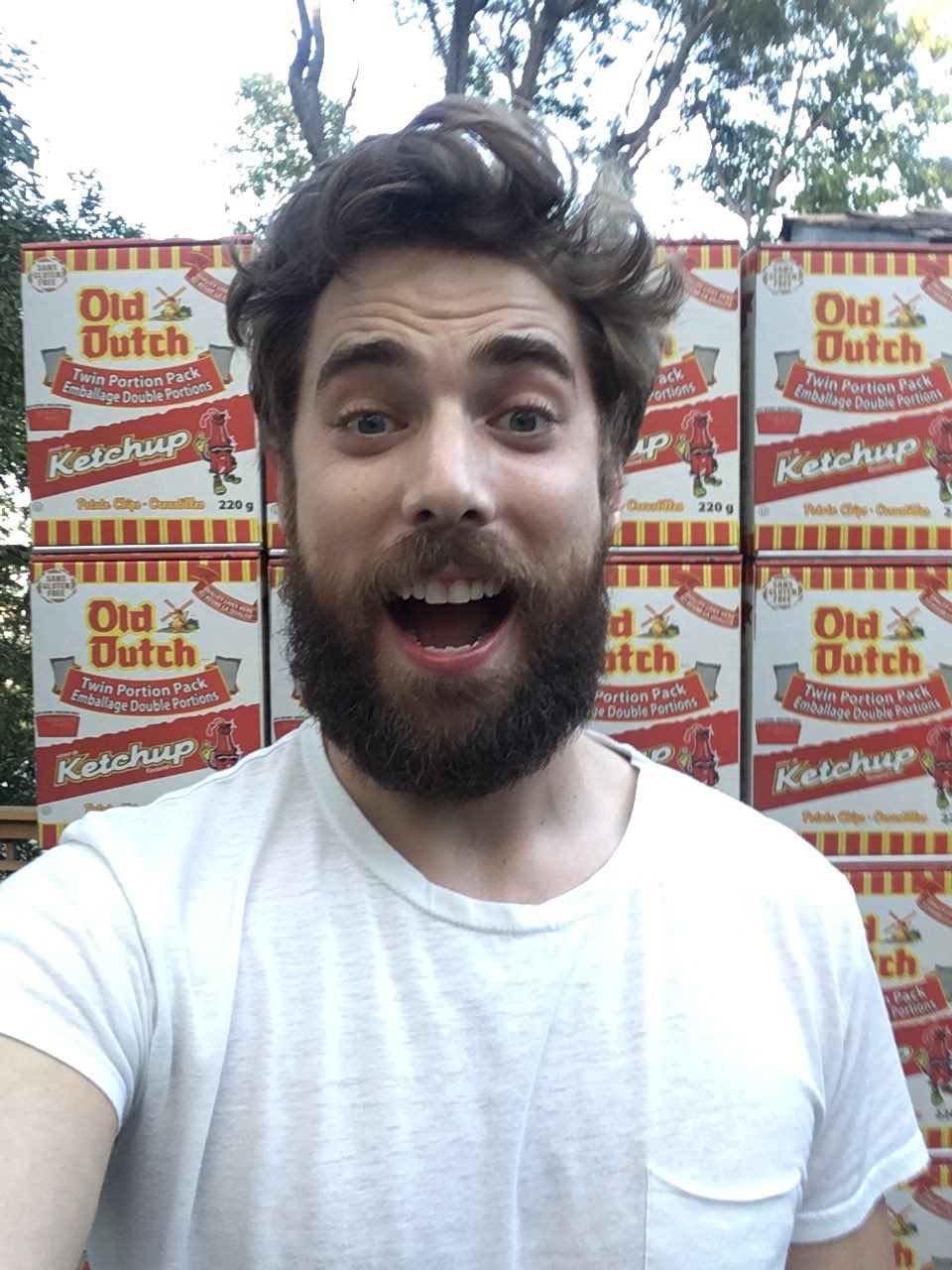Foto de Dustin Milligan