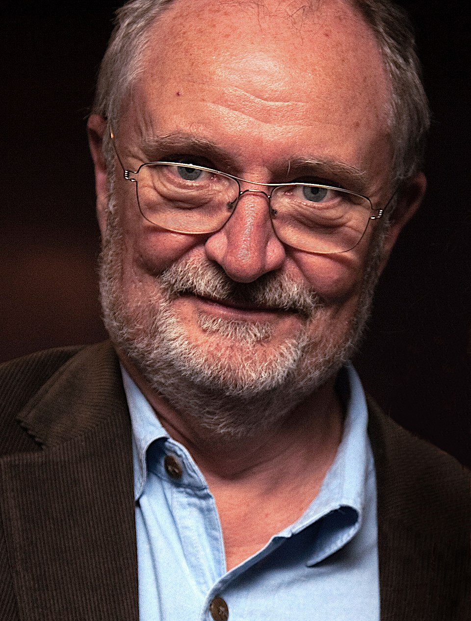 Foto de Jim Broadbent