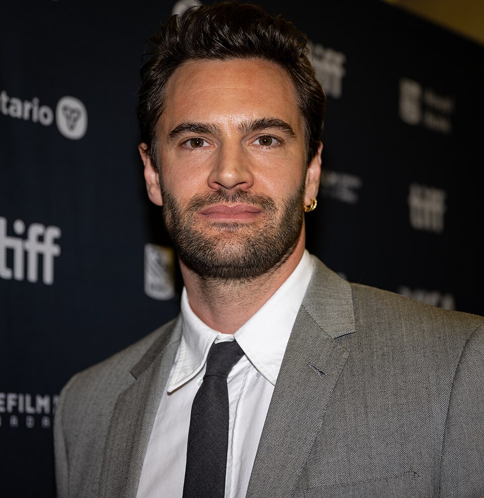 Foto de Tom Bateman